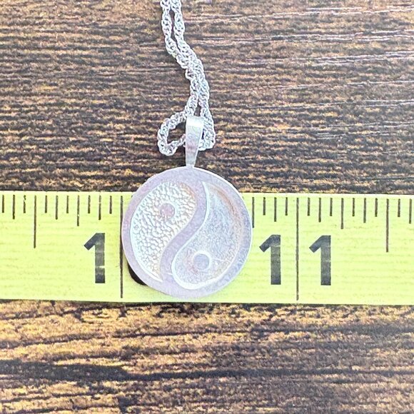 VTG Sterling Silver 925 Yin Yang Circle Pendant Necklace Size 18" Adjustable - Picture 13 of 14